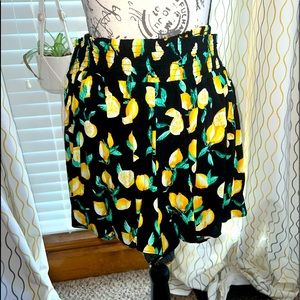 NWT Victorias Secret PINK Flowy *LEMON* Shorts. 🍋